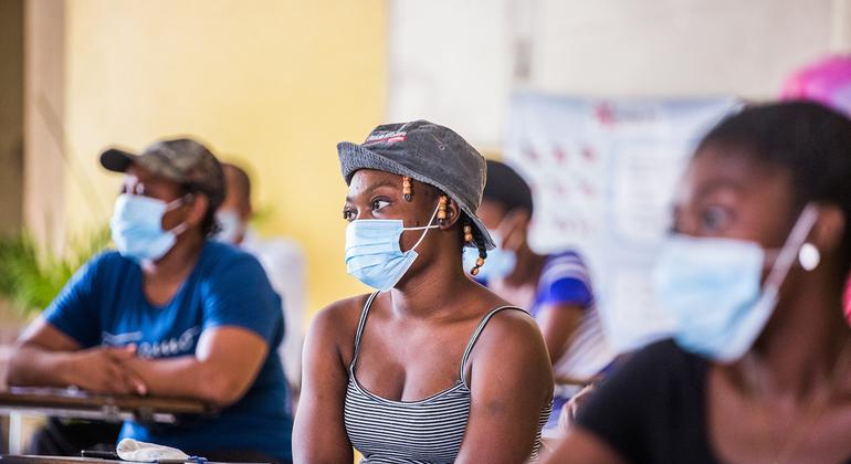 Covid-19 : l’OMS juge prématuré de capituler ou de déclarer victoire face à Omicron